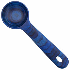 This coffee scoop, part of the Totally Bamboo Baltique® Malta Collection, features a stylish wavy pattern with varying shades of blue. It includes a circular handle with a hole at the end, making it perfect for hanging storage.