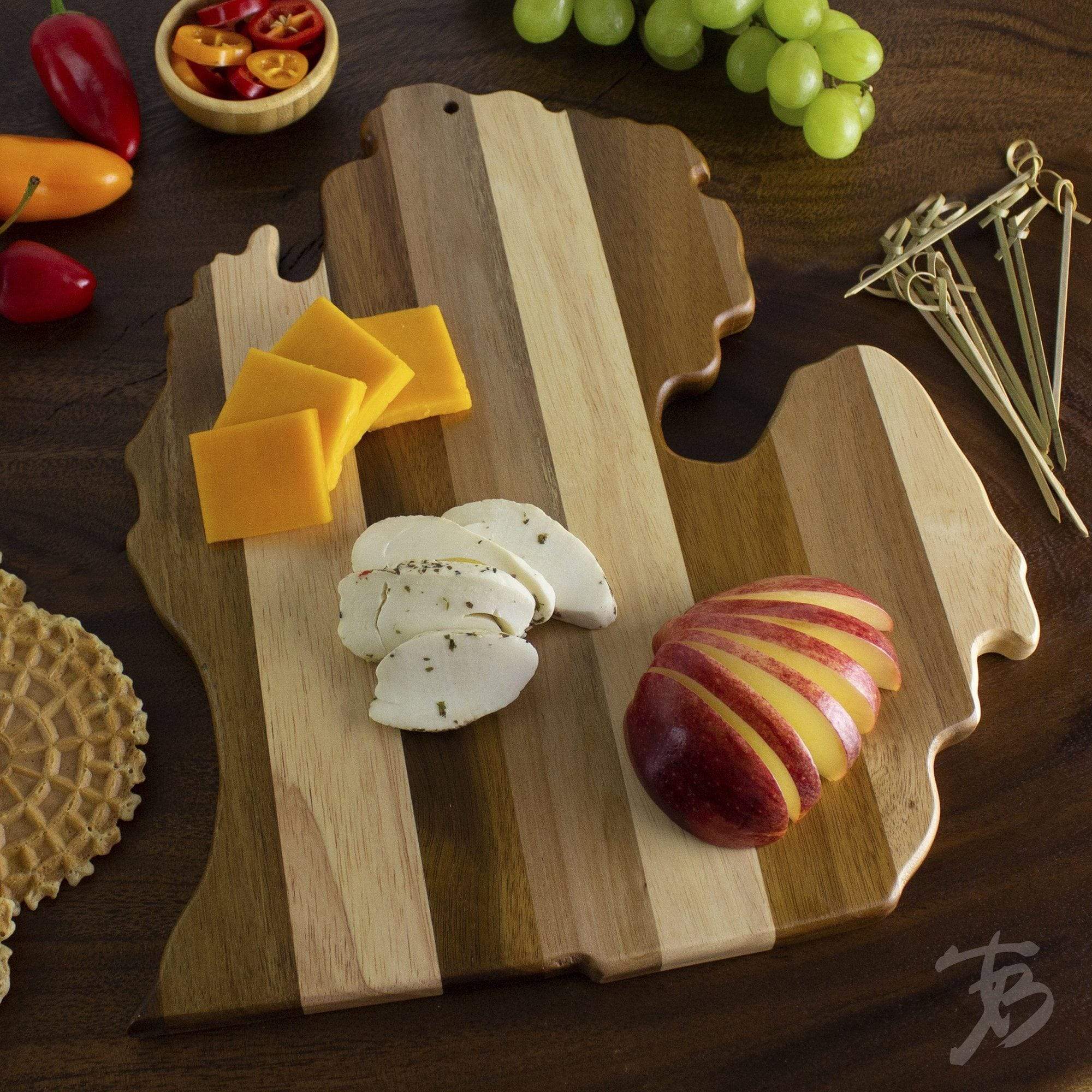 https://totallybamboo.com/cdn/shop/products/rock-branchr-shiplap-series-michigan-state-shaped-wood-serving-and-cutting-board-totally-bamboo-494871.jpg?v=1627928317